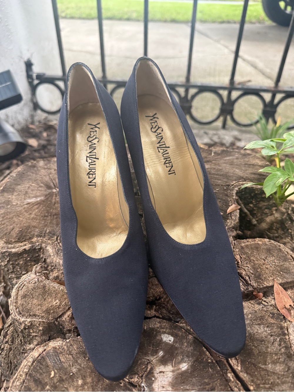 Yves Saint Laurent YSL Navy Pointed Pumps with Gold Interior Made in Italy Sz 7